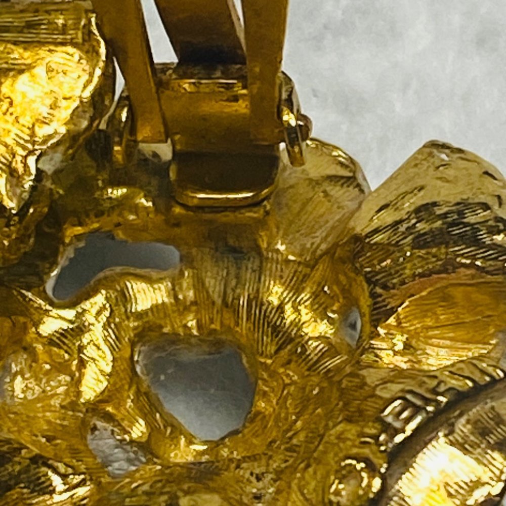 Napier Vintage Clip-on Earrings Metal with White Gold Color Painted Ruffle Edges - Picture 10 of 16